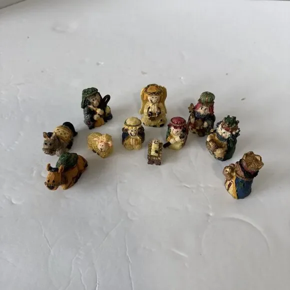 GIFTCO Vintage Holy Nativity Miniatures 11 Piece Set Polystone- Excellent In Box - Picture 3 of 11
